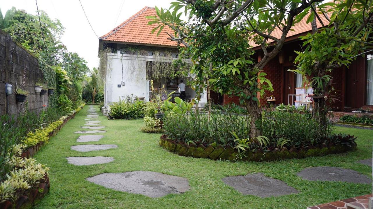 Louto Dmell Guesthouse Sanur  Exterior photo