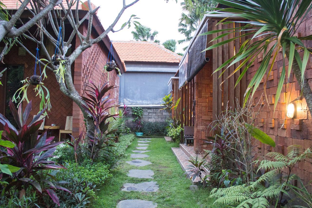 Louto Dmell Guesthouse Sanur  Exterior photo