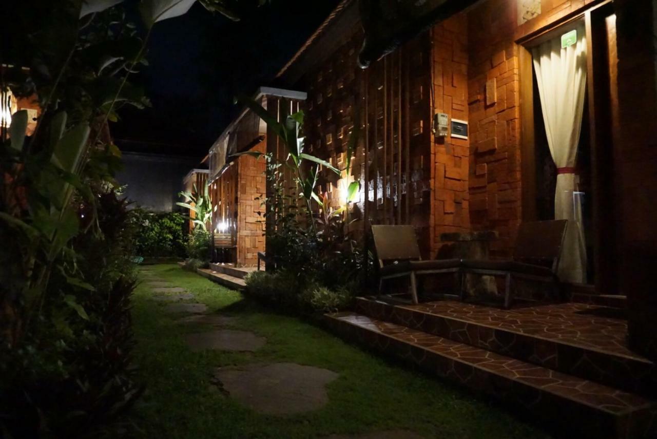 Louto Dmell Guesthouse Sanur  Exterior photo